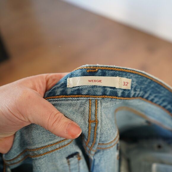 Levis Premium Wedgie Jeans Womens Size 32x28 Blue Button Fly Big E - Picture 3 of 5